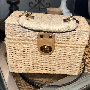 Woven wicker purse w gold hardware handle is a little loose #wicker #WickerPurse